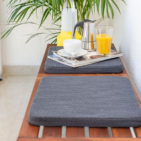Navy Aesthetic Apartment With Balcony By Noclegi Renters وارسو المظهر الخارجي الصورة