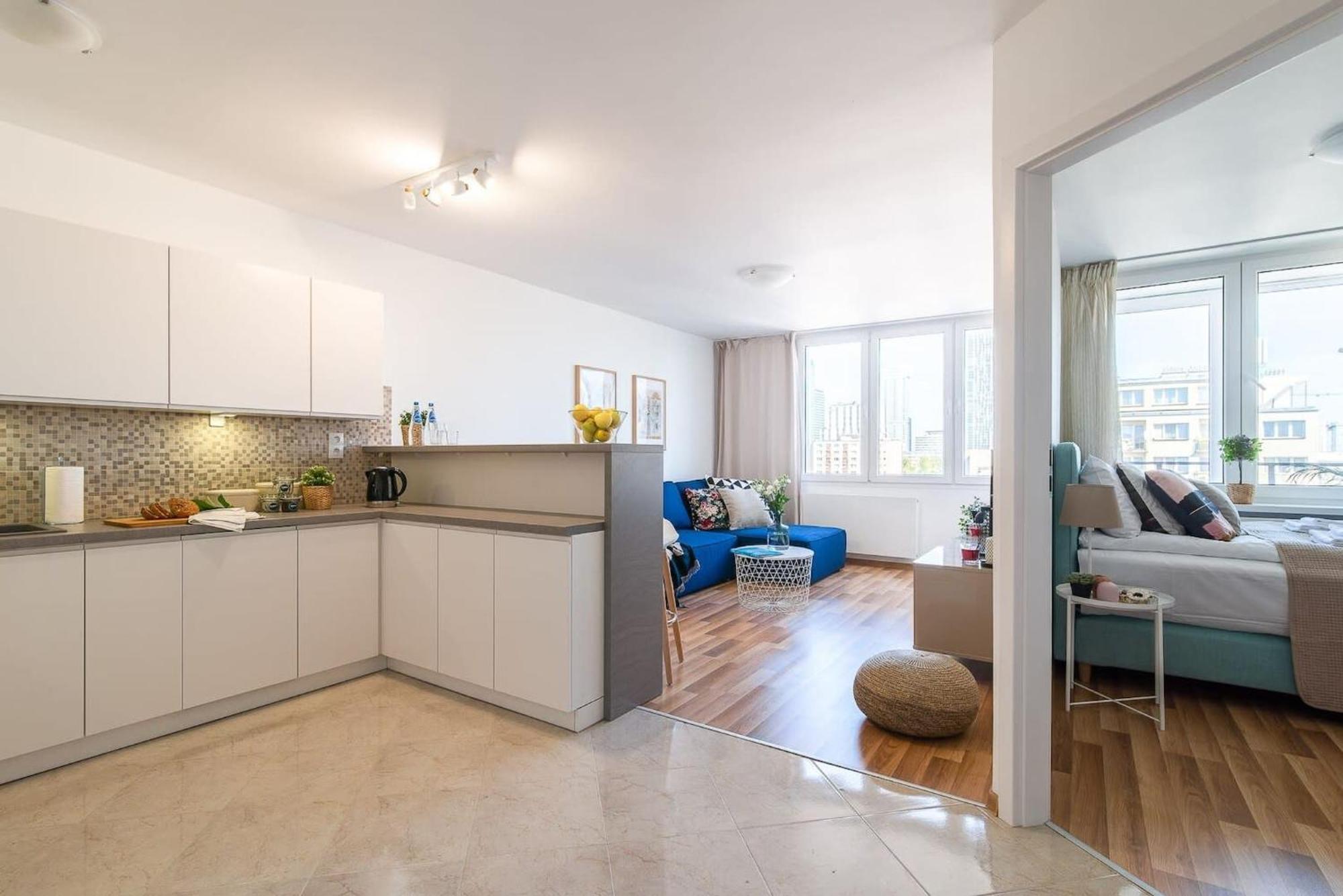 Navy Aesthetic Apartment With Balcony By Noclegi Renters وارسو المظهر الخارجي الصورة